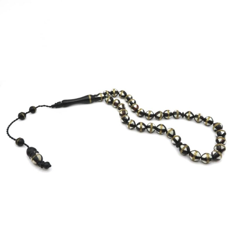 مجموعة رجالية: خاتم من الفضة الاسترلينية عيار 925، وساعة Elements الفاخرة، ومسبحة Fatura المكونة من 33 حبة. مجموعة رجالية: خاتم من الفضة الاسترلينية عيار 925، وساعة Elements الفاخرة، ومسبحة Fatura المكونة من 33 حبة.