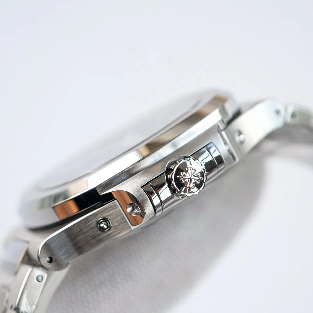 ساعة سويسرية أنيقة رياضية من سلسلة 5726/1A-014 ساعة سويسرية أنيقة رياضية من سلسلة 5726/1A-014